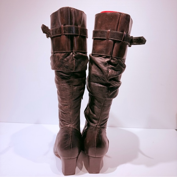 Vintage Brown Leather Heeled Boots with Buckle Detail - Picture 5 of 14